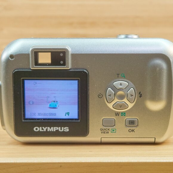 Vintage Olympus CAMEDIA D-395 Digital Camera / 3.2 MP / Compact Body / Silver - Picture 4 of 8